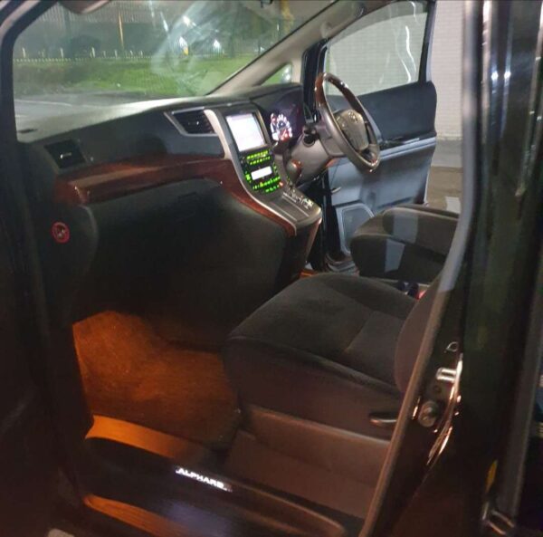 Toyota Alphard - Image 5