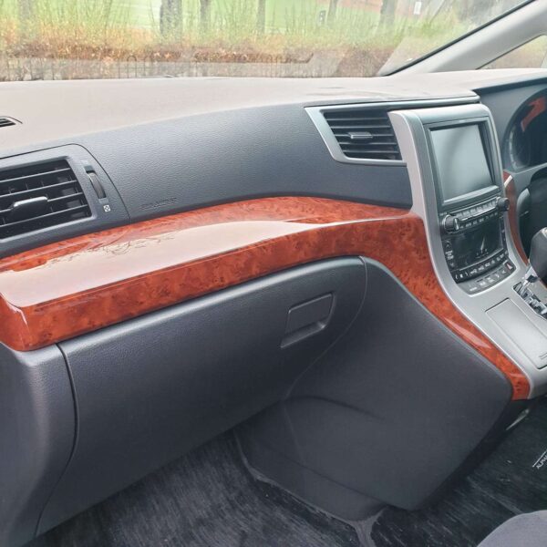 Toyota Alphard - Image 8
