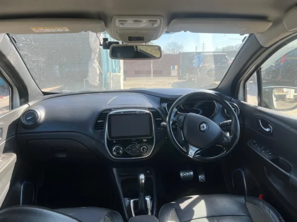 Renault Captur Crossover SUV - White with Black Roof - Image 9