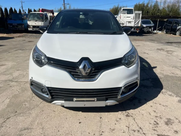 Renault Captur Crossover SUV - White with Black Roof