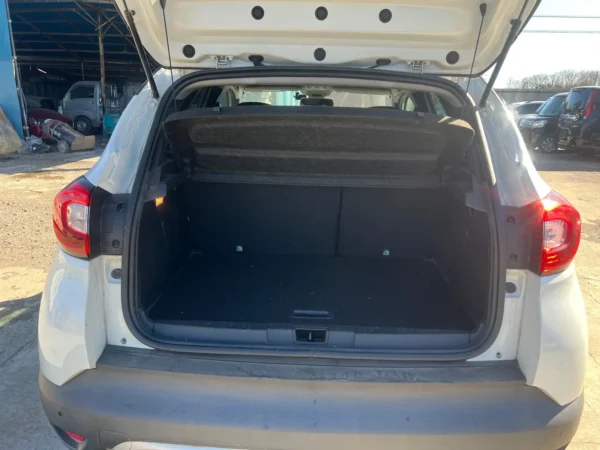 Renault Captur Crossover SUV - White with Black Roof - Image 3